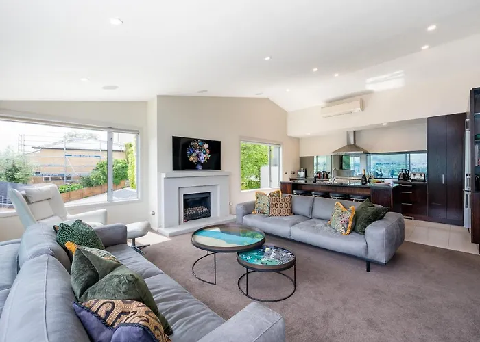 Luxury Lakeview Vista *